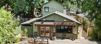 The Monarch - charming cottage in prime downtown Jacksonville w/AC + luxury bath