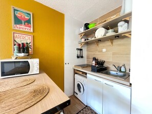 Microwave, stovetop, toaster