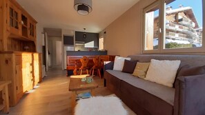 Living area - Wifi, 1st floor, balcony, parking, tv, ski locker, 44m², Le Grand Bornand (Le Grand-Bornand)