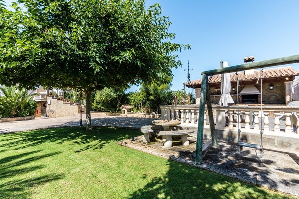 Villa | Garden