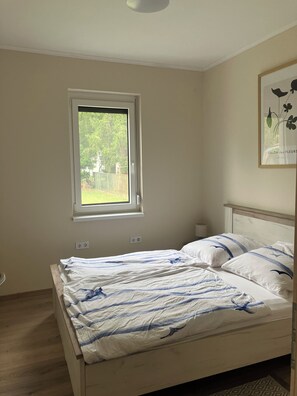 1 bedroom, internet, bed sheets