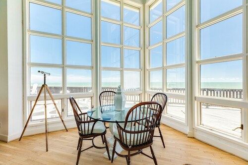 Beachfront & Pet Friendly! Great Gulf Views, Walk to the Beach