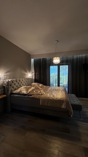 2 bedrooms, in-room safe, iron/ironing board, free WiFi