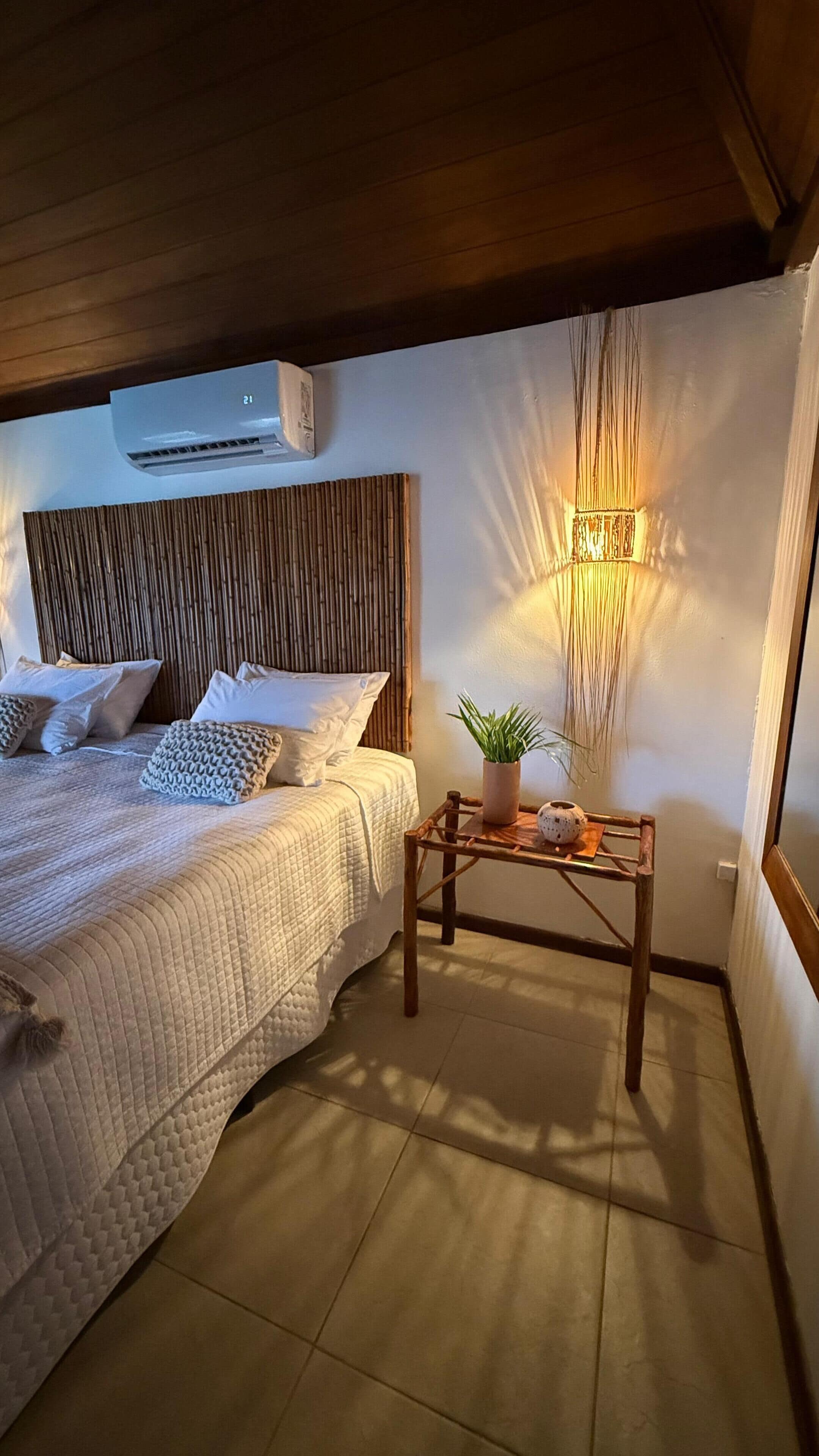 SUÍTE 1° ANDAR | In-room dining