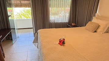 First Floor Deluxe Suite | Escritorio, sistema de insonorización, wifi gratis y ropa de cama