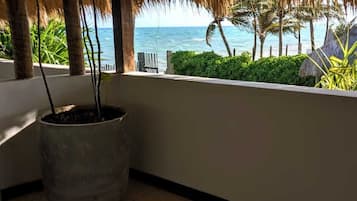 First Floor Deluxe Suite | Desk, soundproofing, free WiFi, bed sheets