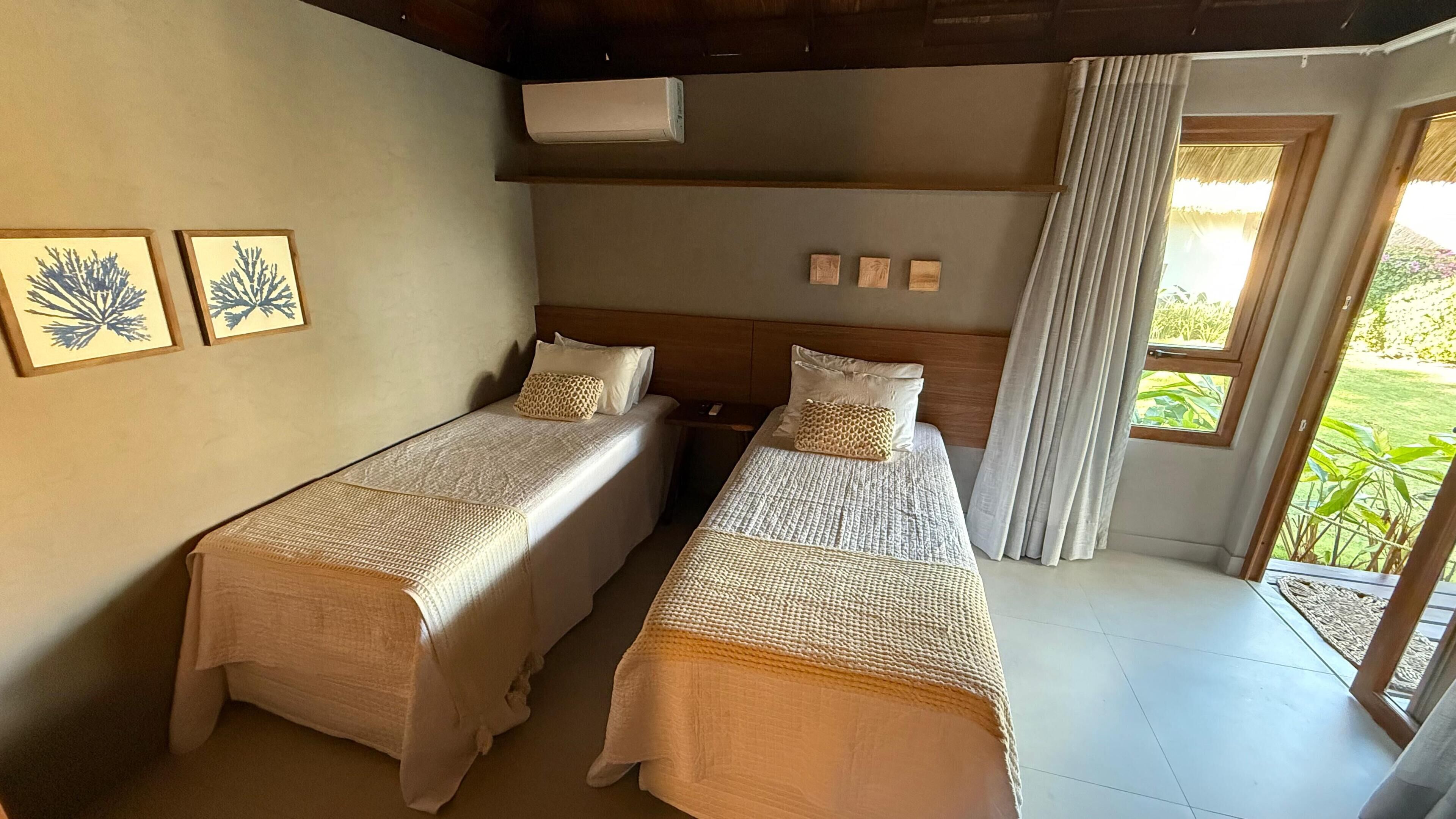 Desk, soundproofing, free WiFi, bed sheets