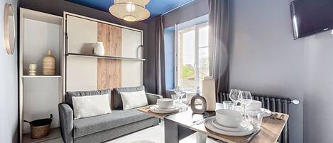 Deluxe Apartment | Living area