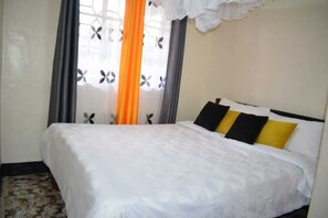 Iron/ironing board, WiFi, bed sheets