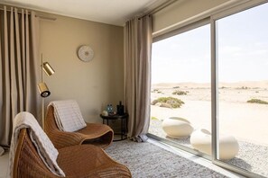 Habitació doble Deluxe, pati, vistes al desert | Interior