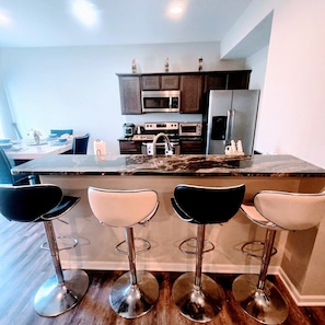 Mikrowelle, Ofen, Herdplatte, Geschirrspüler