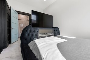 1 bedroom, internet, bed sheets