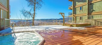 Modern, Cozy & Spacious 3BR Condo w/ Stunning Mountain Views 1085