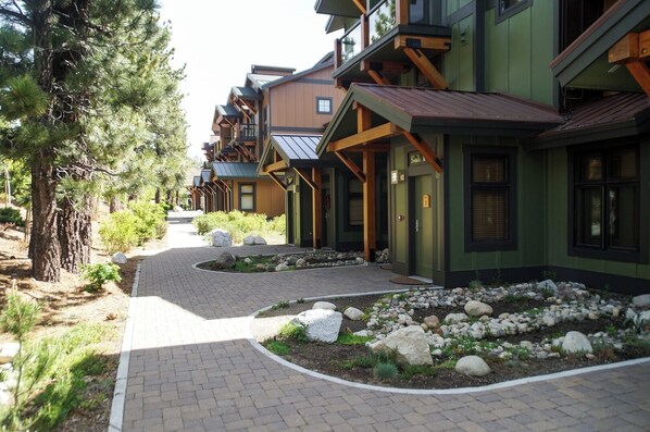 Property grounds - Mountain Retreat, Golf, Spa & Scenic Escape 635 (Mammoth Lakes)