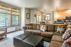 Smart-tv och eldstad