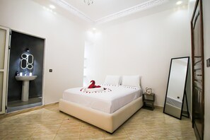 8 bedrooms, iron/ironing board, WiFi, bed sheets