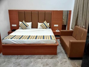 Deluxe Double Room, City View | Desk, laptop workspace, free WiFi