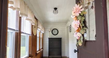 Charming 2-bedroom house in rural Sigel Pa close to state parks