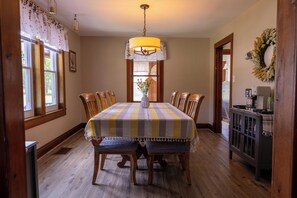 Dining - Charming 2-bedroom house in rural Sigel Pa close to state parks (Sigel)