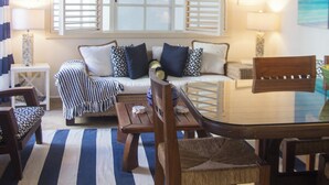 Dining - Stylish Condo with Rooftop Terrace in the Heart of Playa Walk to Beach & 5th Ave (PLAYA DEL CARMEN)