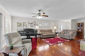 Smart TV - 🐬Private Pool | Intracoastal Views | Sunrise on Halifax🐬 (Port Orange)