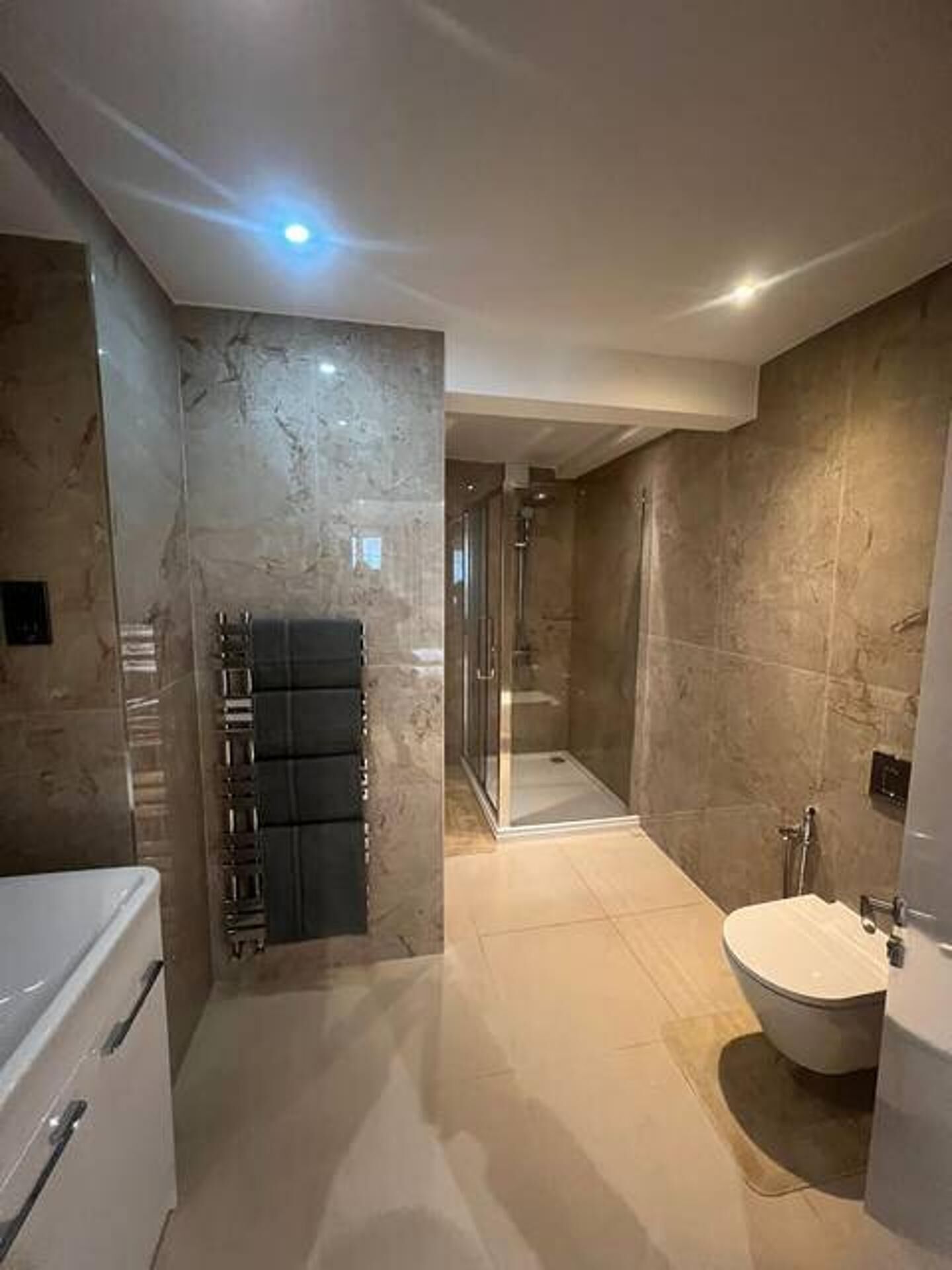 Douche, serviettes fournies
