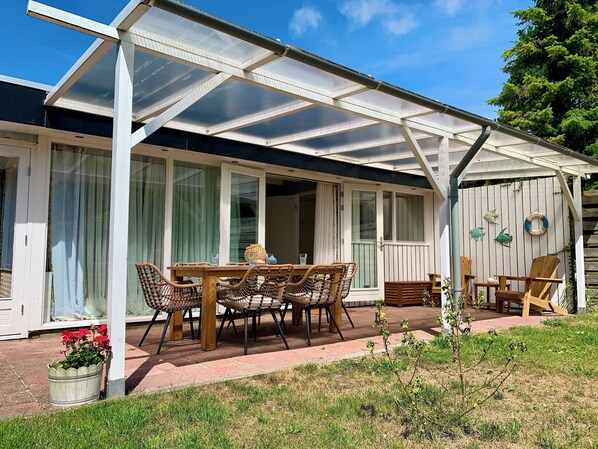 House | Outdoor dining