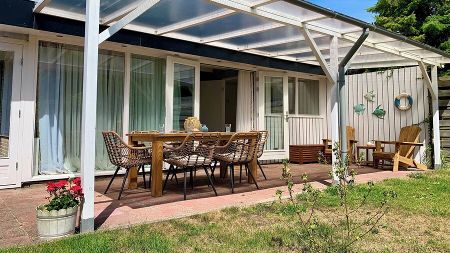 Stylish Coastal Retreat in Sint Maartenszee