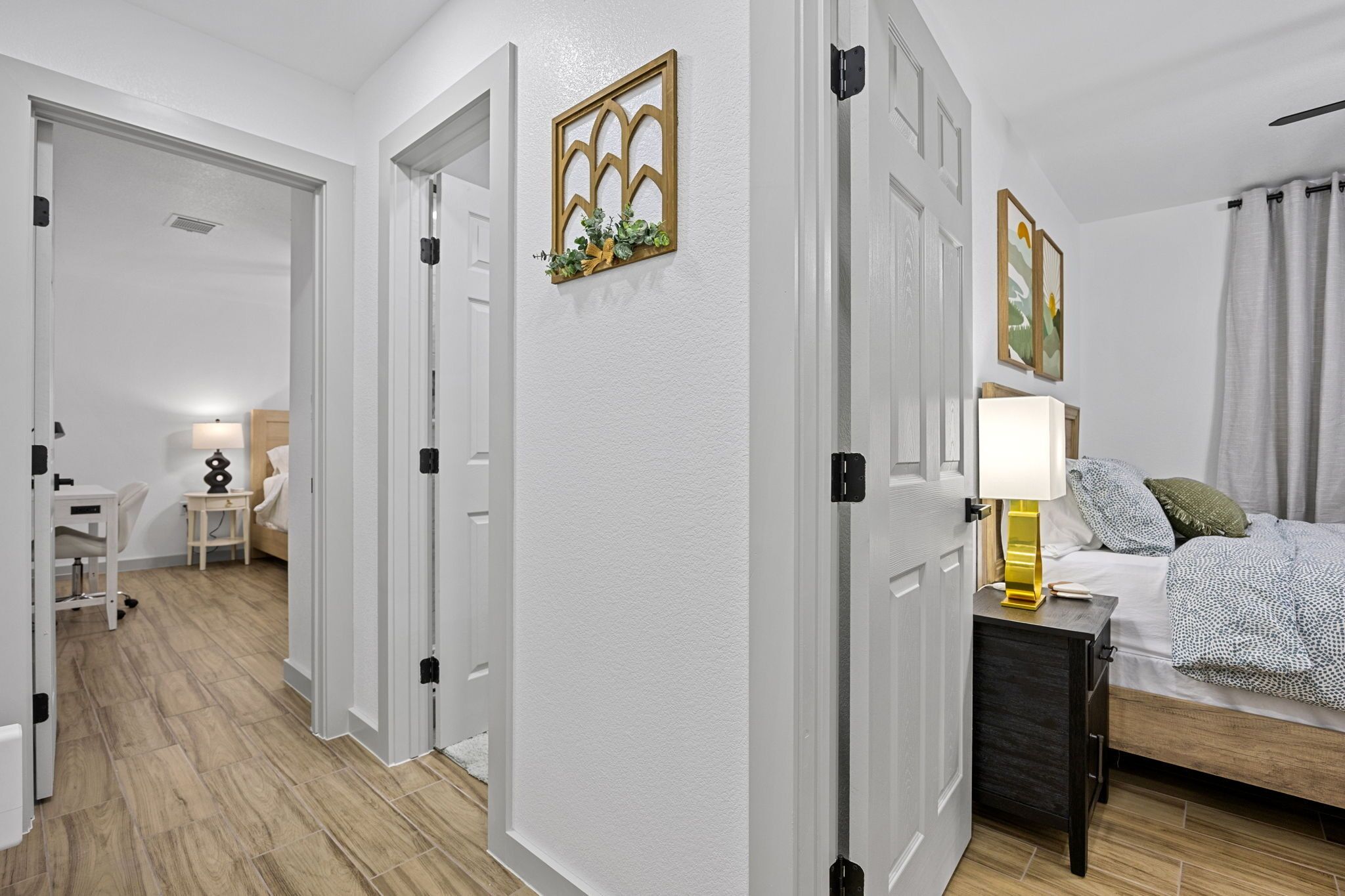 2 habitaciones, tabla de planchar con plancha, wifi y ropa de cama 