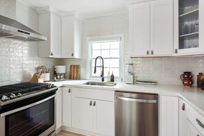 Mikrowelle, Ofen, Herdplatte, Geschirrspüler