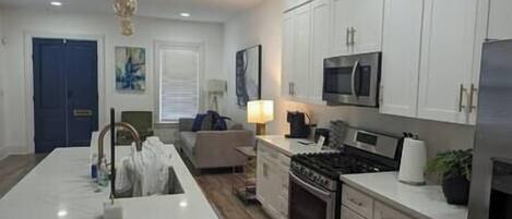 Refrigerador, microondas, horno, placa de cocina