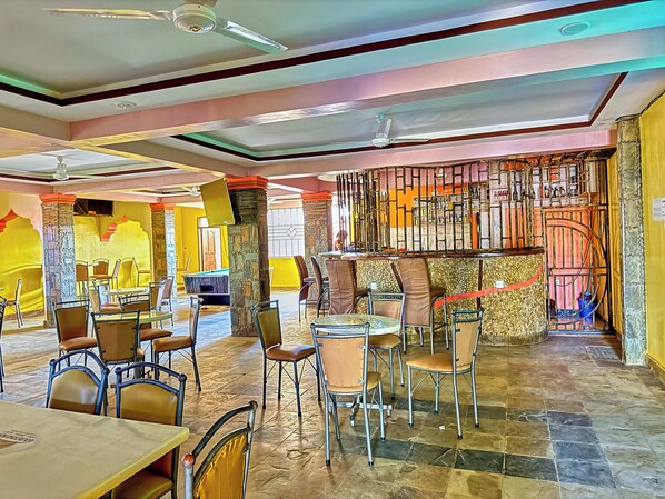 Dining - Goldstone Hotel (Tiwi)