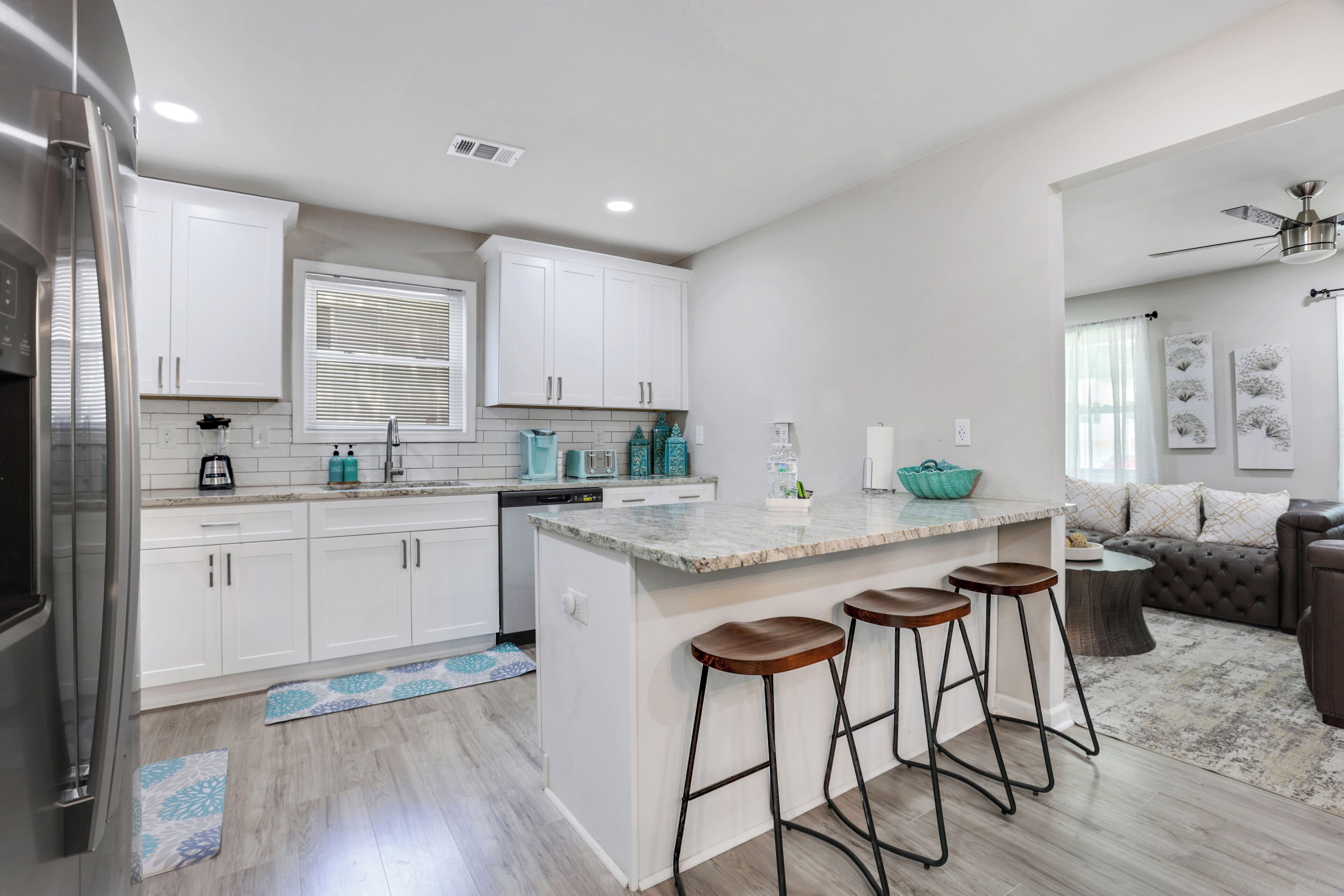 Micro-ondes, four, plaque de cuisson, lave-vaisselle