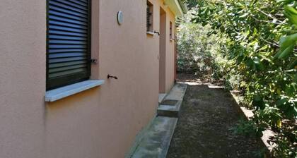 Charming 1-bedroom house in Premantura with AC. 5 min walk from the beach