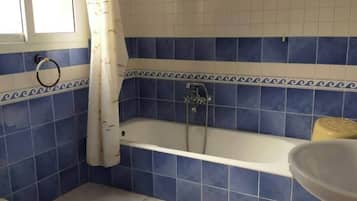 Secador de pelo y papel higiénico