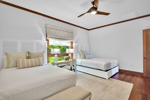 3 habitaciones, tabla de planchar con plancha y cuna de viaje 