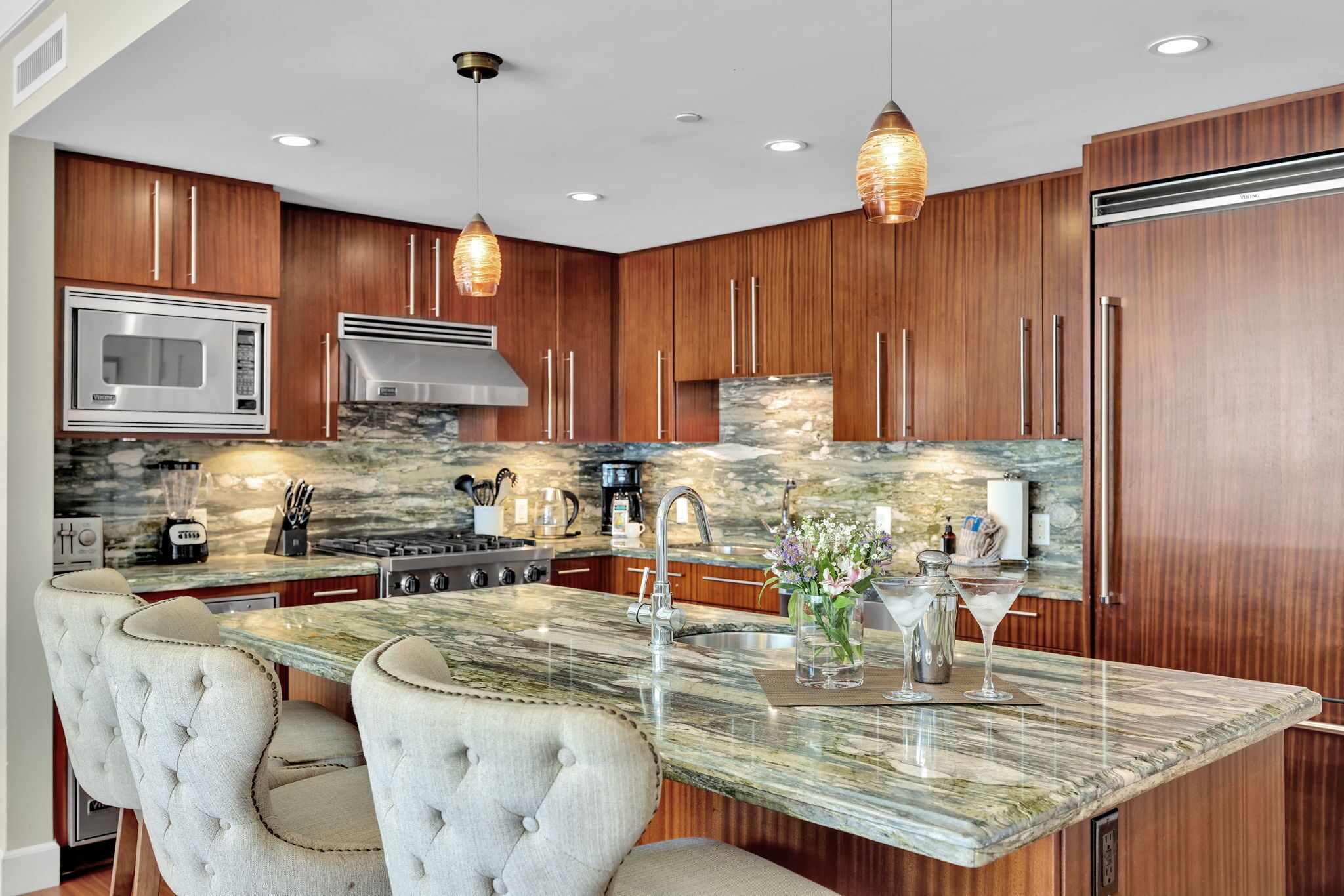 Microwave, oven, dishwasher, coffee/tea maker