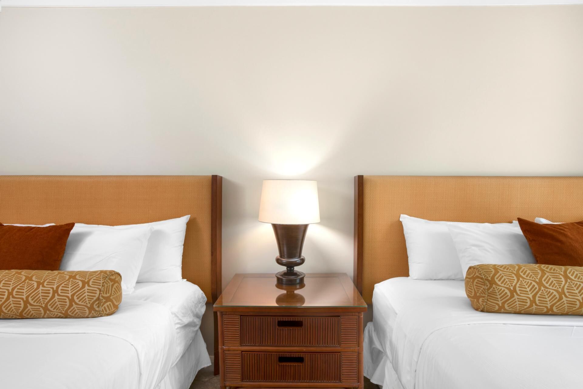 7 habitaciones, tabla de planchar con plancha y cuna de viaje 