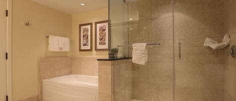 Suihku, hiustenkuivaaja, pyyhkeet