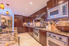 Microwave, oven, dishwasher, coffee/tea maker