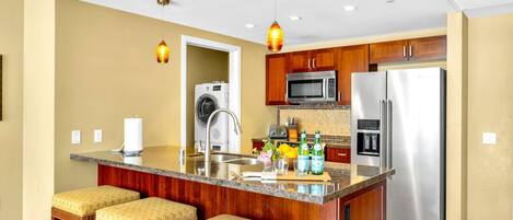 Jääkaappi, mikroaaltouuni, uuni, astianpesukone