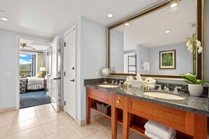 Douche, sèche-cheveux, serviettes fournies