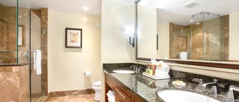 Suihku, hiustenkuivaaja, pyyhkeet