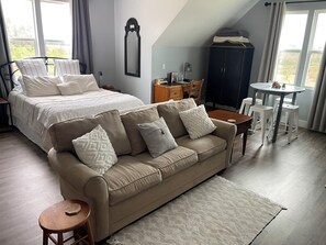 Desk, iron/ironing board, free WiFi, bed sheets