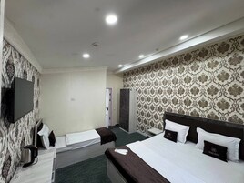 Dizüstü bilgisayar çalışma alanı, ücretsiz kablosuz İnternet 