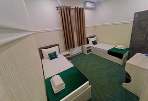 غرفة عادية لاثنين | مساحة عمل للكمبيوتر المحمول وواي فاي مجانًا