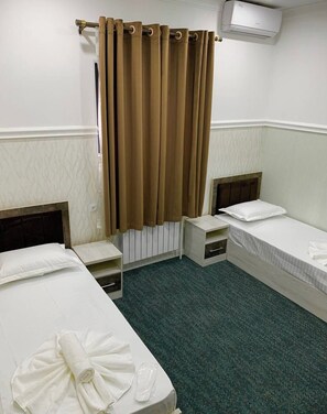 Standard Twin Room | Laptop workspace, free WiFi