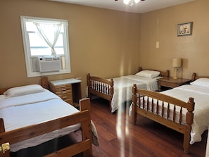 Iron/ironing board, free WiFi, bed sheets