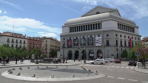 A large public building with a prominent dome and columns, surrounded by a plaza with bollards and trees. - Rox Madrid Shared room (Madrid)