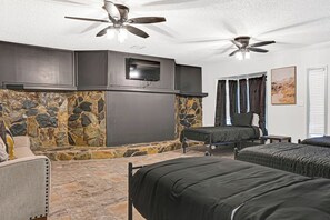 5 bedrooms, iron/ironing board, free WiFi, bed sheets